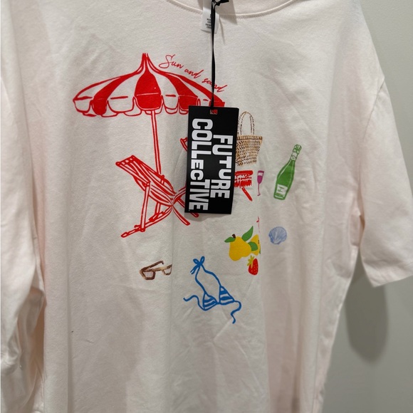 Future Collective Women’s Relaxed Fit Short Sleeve Beach Graphic Shirt Large NWT - Picture 4 of 4